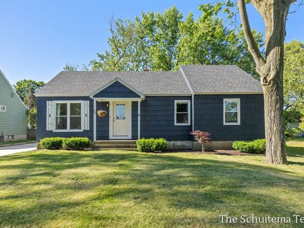 640 E 11th Street, Holland, MI 49423