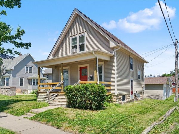 718 10th Ave SW, Cedar Rapids, IA 52404