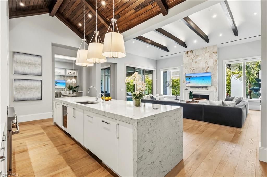 541 Whispering Pine Ct, Naples, FL 34103 Photo