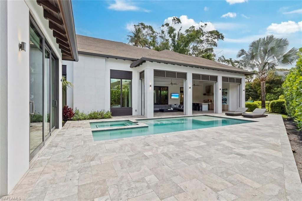 541 Whispering Pine Ct, Naples, FL 34103 Photo