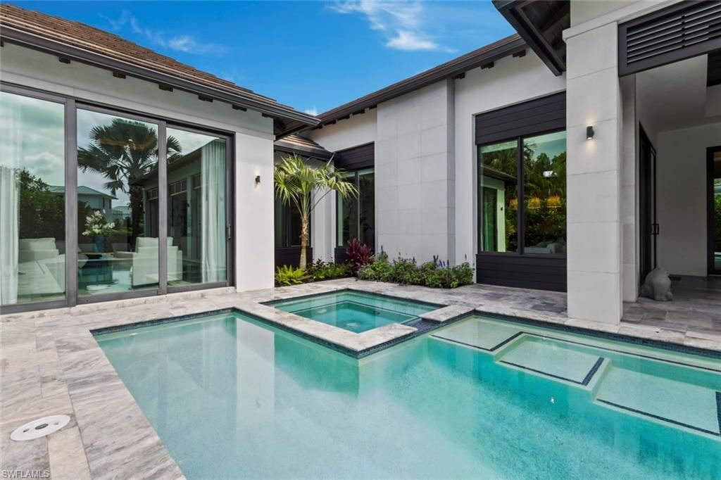 541 Whispering Pine Ct, Naples, FL 34103 Photo