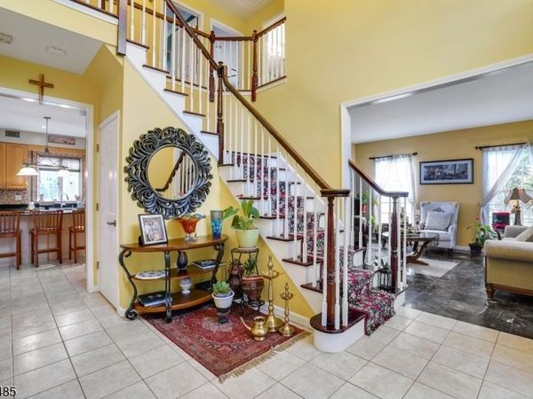 10 Crestwood St, Piscataway, NJ 08854