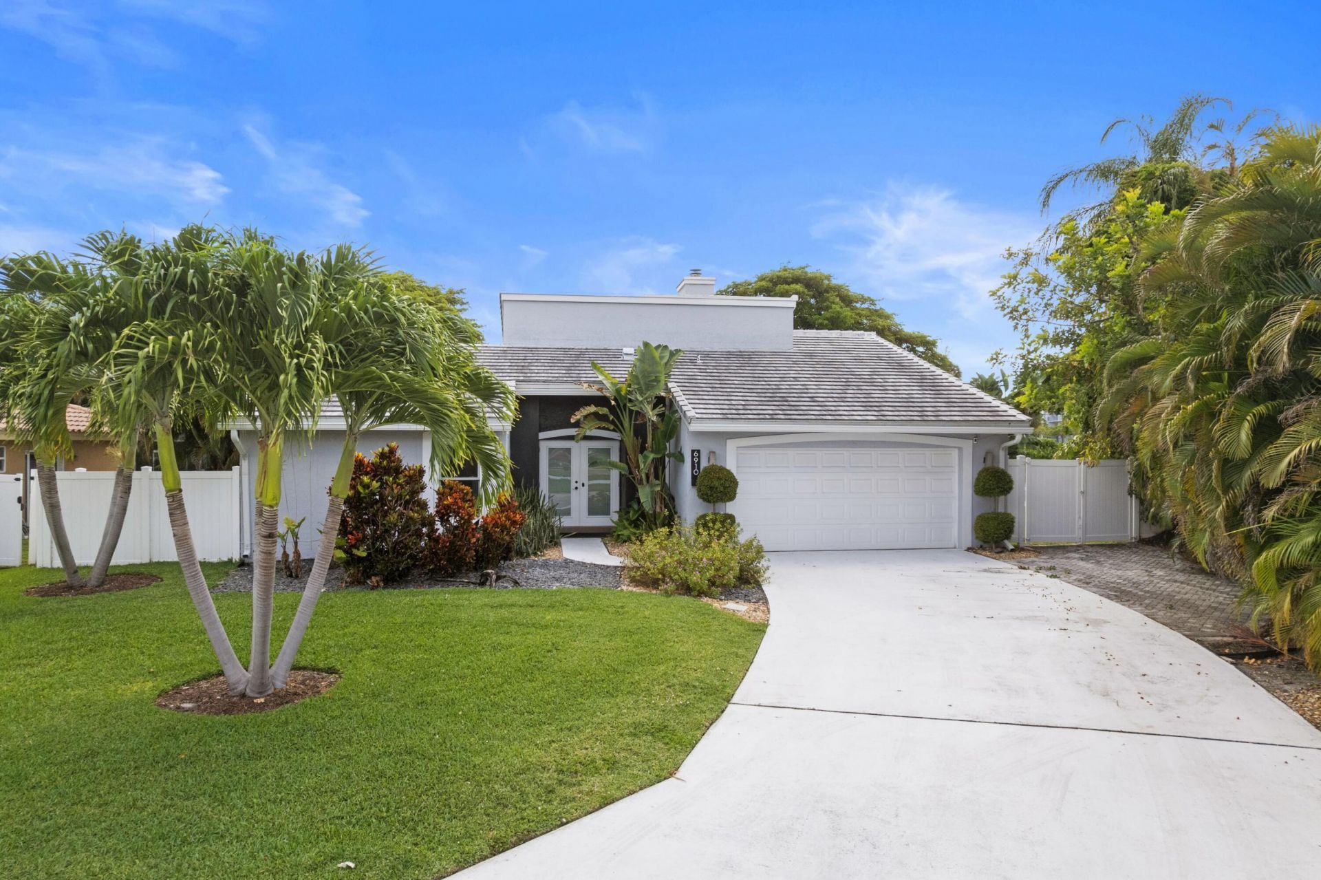 6910 NW 2nd Terrace, Boca Raton, FL 33487 Photo