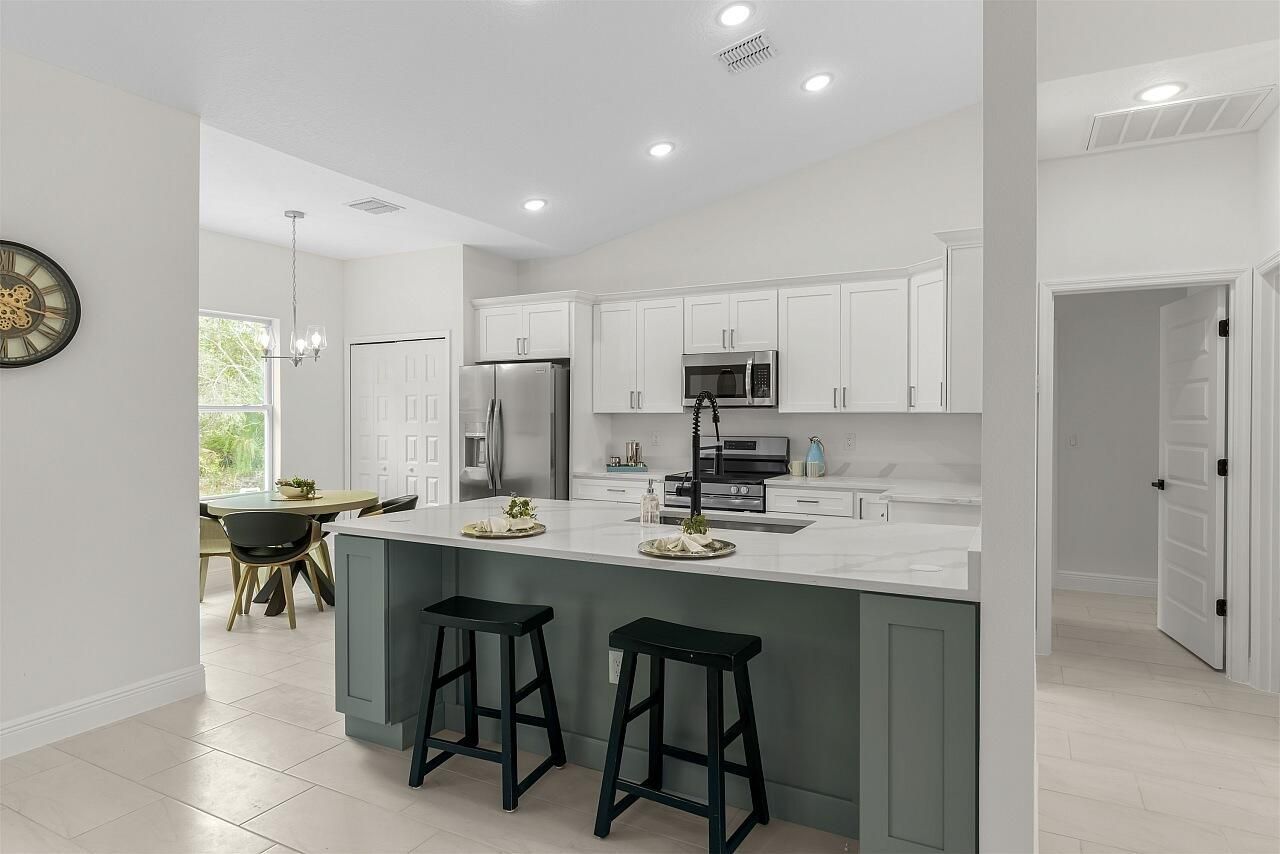 8216 104th Court, Vero Beach, FL 32967 Photo