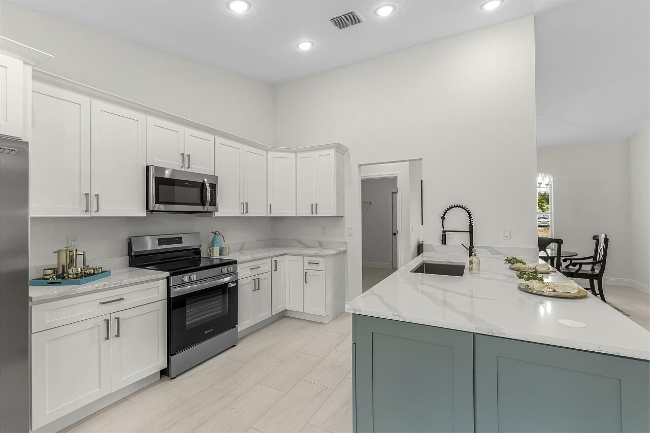 8216 104th Court, Vero Beach, FL 32967 Photo