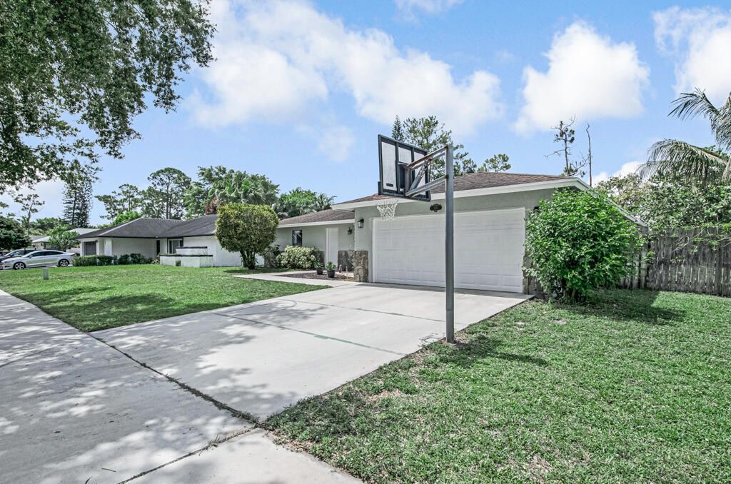 100 Greenwood Court, Royal Palm Beach, FL 33411 Photo