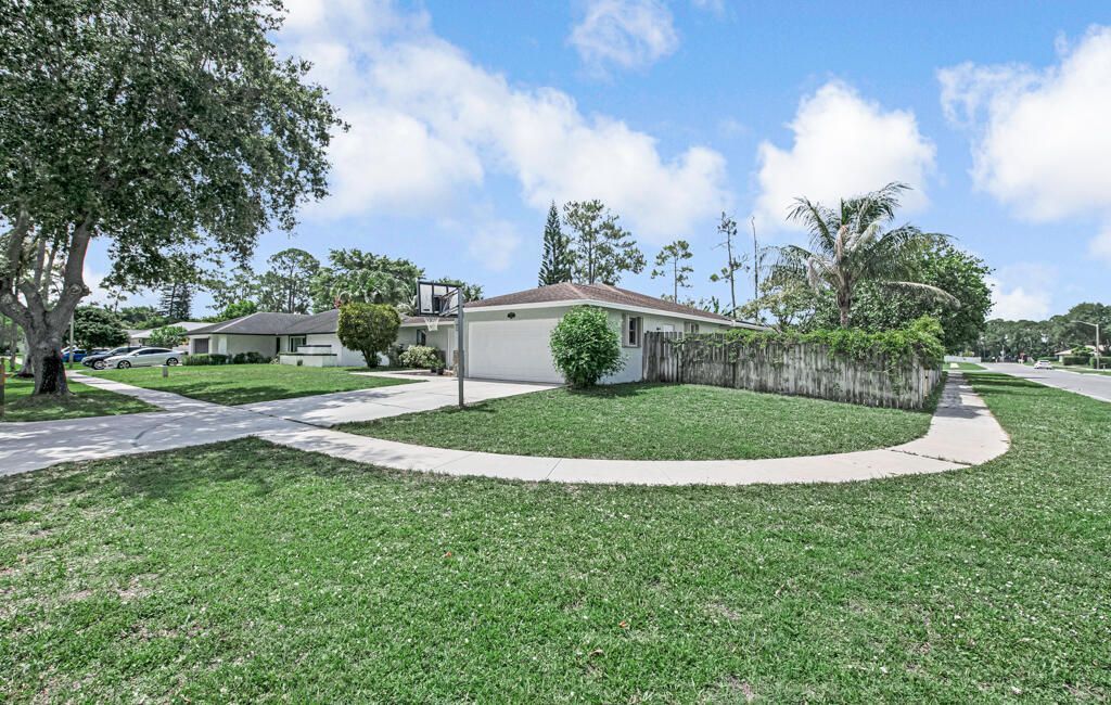 100 Greenwood Court, Royal Palm Beach, FL 33411 Photo