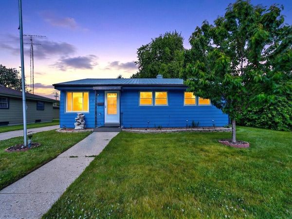 8302 26 Ave, Kenosha, WI 53143