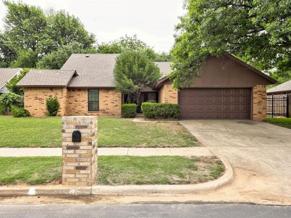421 Golden Oaks Drive, Norman, OK 73072