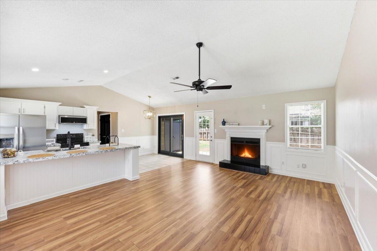 405 Amberjack Way Photo 5