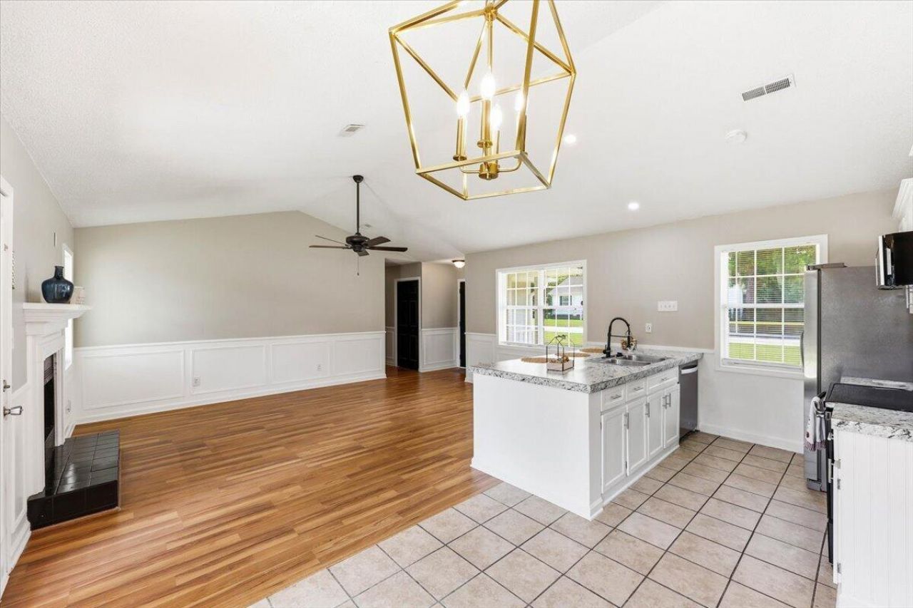 405 Amberjack Way Photo 7