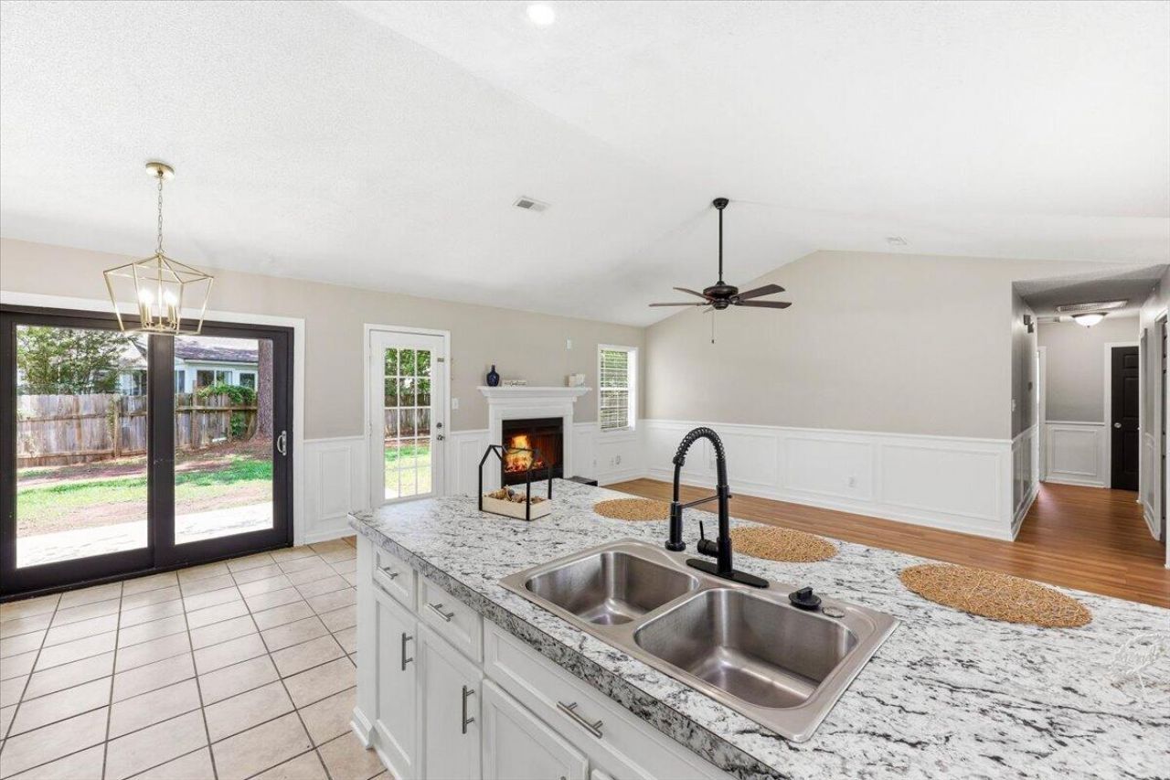 405 Amberjack Way Photo 8