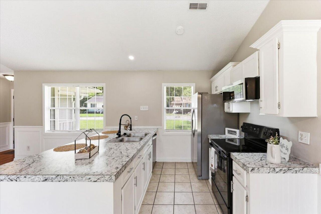 405 Amberjack Way Photo 9