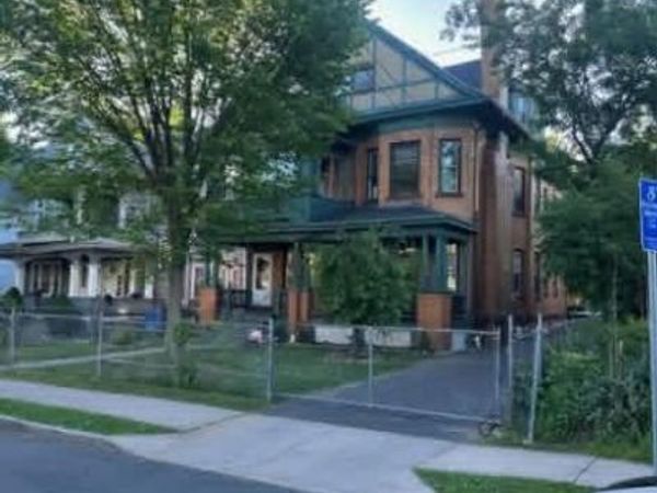 22 Burton , Hartford, CT 06112