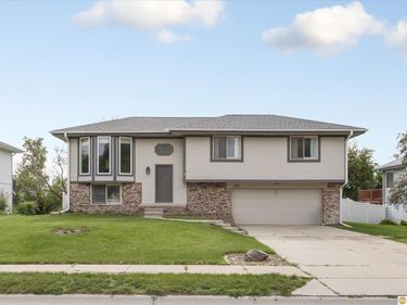 802 Fort Street, Papillion, NE 68046