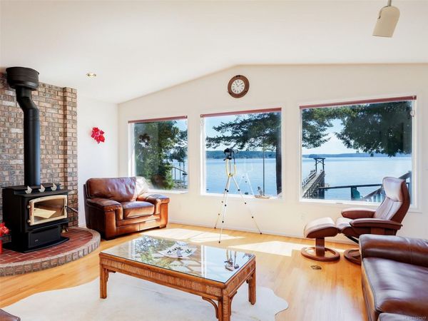 85 McKenzie Cres, Piers Island, BC V8L 5Y7