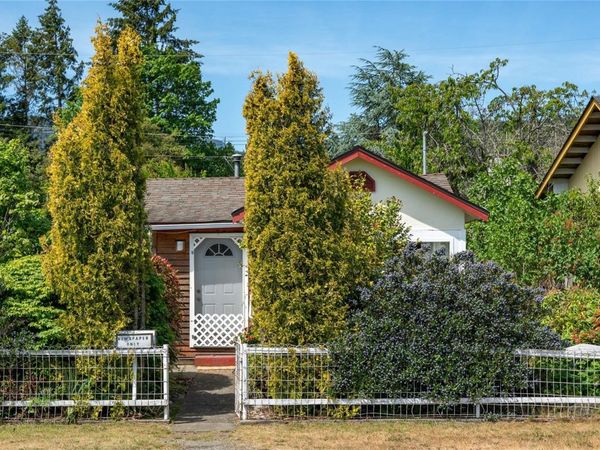 479 Hillcrest Ave , Nanaimo, BC V9R 3M3