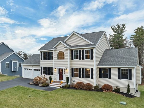 158 Standish Ln, Hudson, NH 03051