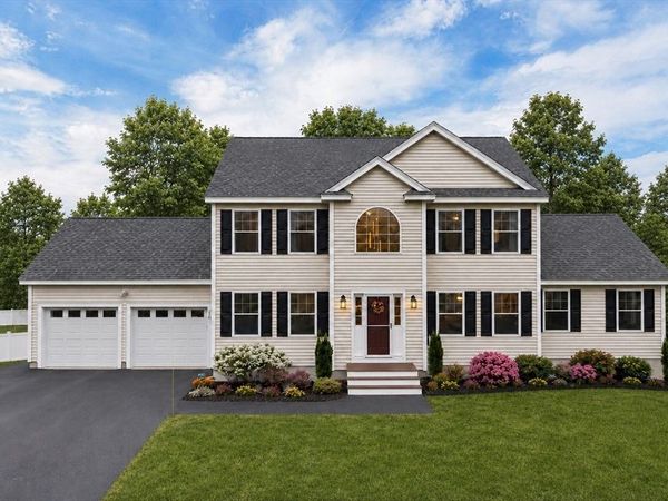 158 Standish Ln, Hudson, NH 03051