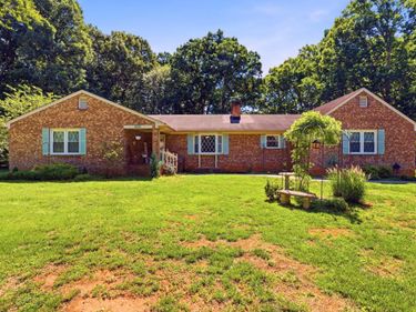 204 Greentree Drive, Forest, VA 24551