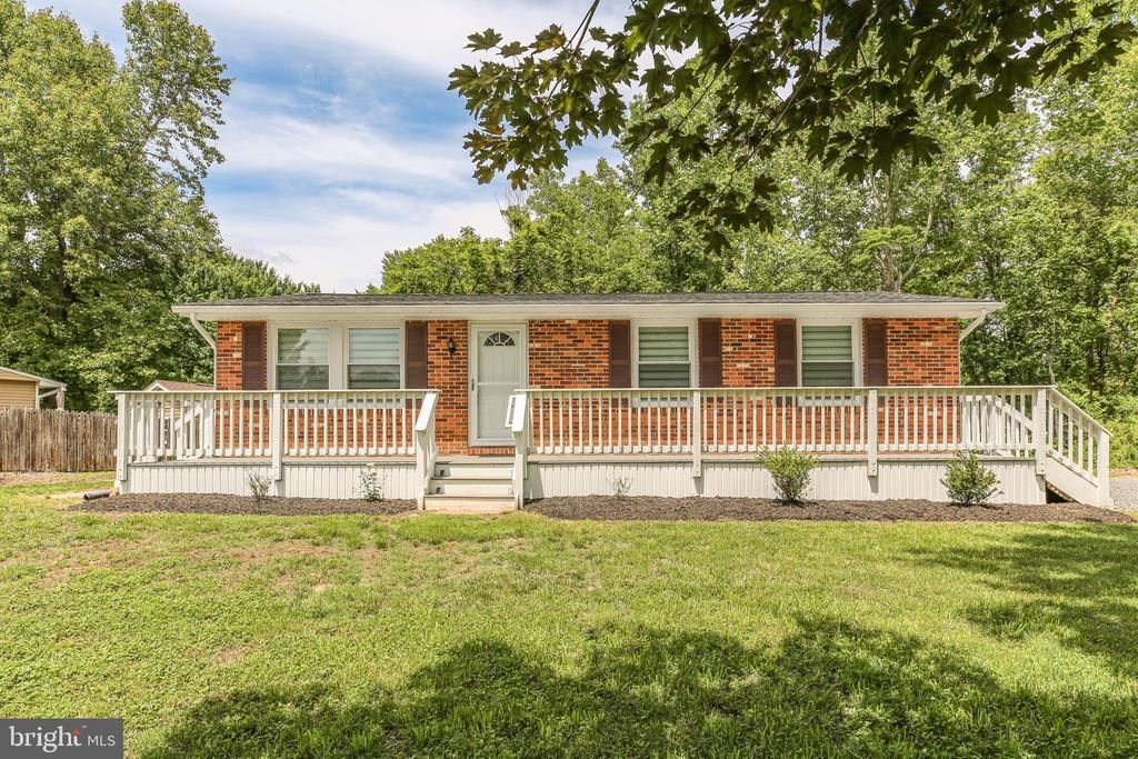 407 Smith Street, Fredericksburg, VA 22405 Main Photo