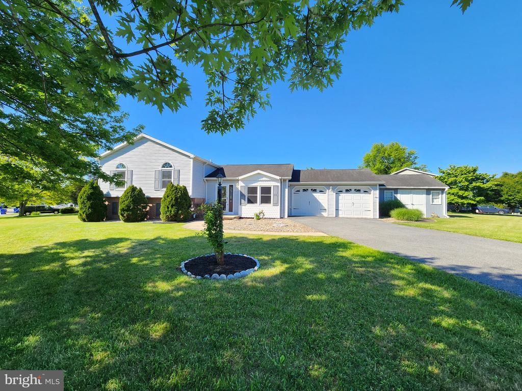 43 WHEATFIELD DRIVE, CARLISLE, PA 17015