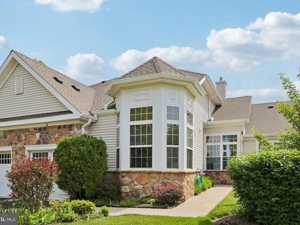 10 DICKENS DRIVE, LAWRENCEVILLE, NJ 08648
