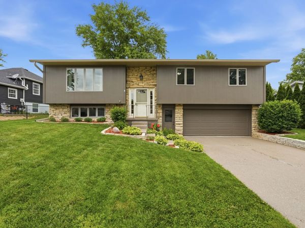 836 W 57th Street, Davenport, IA 52806