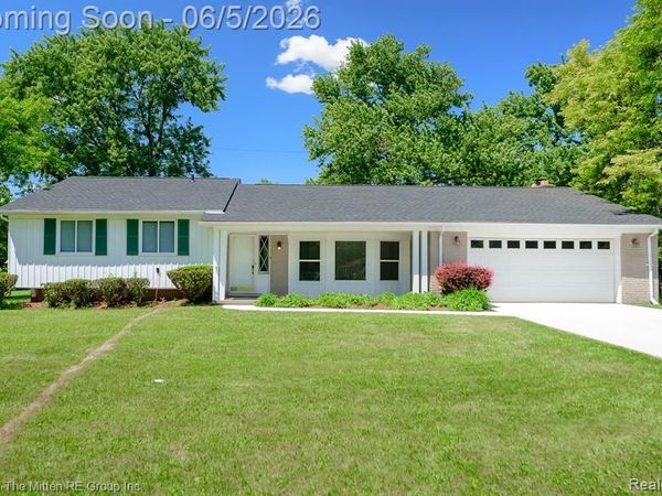 23735 W Newell Circle, Farmington Hills, MI 48336