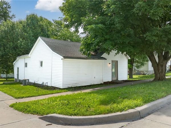 205 S 6th Street, Savannah, MO 64485