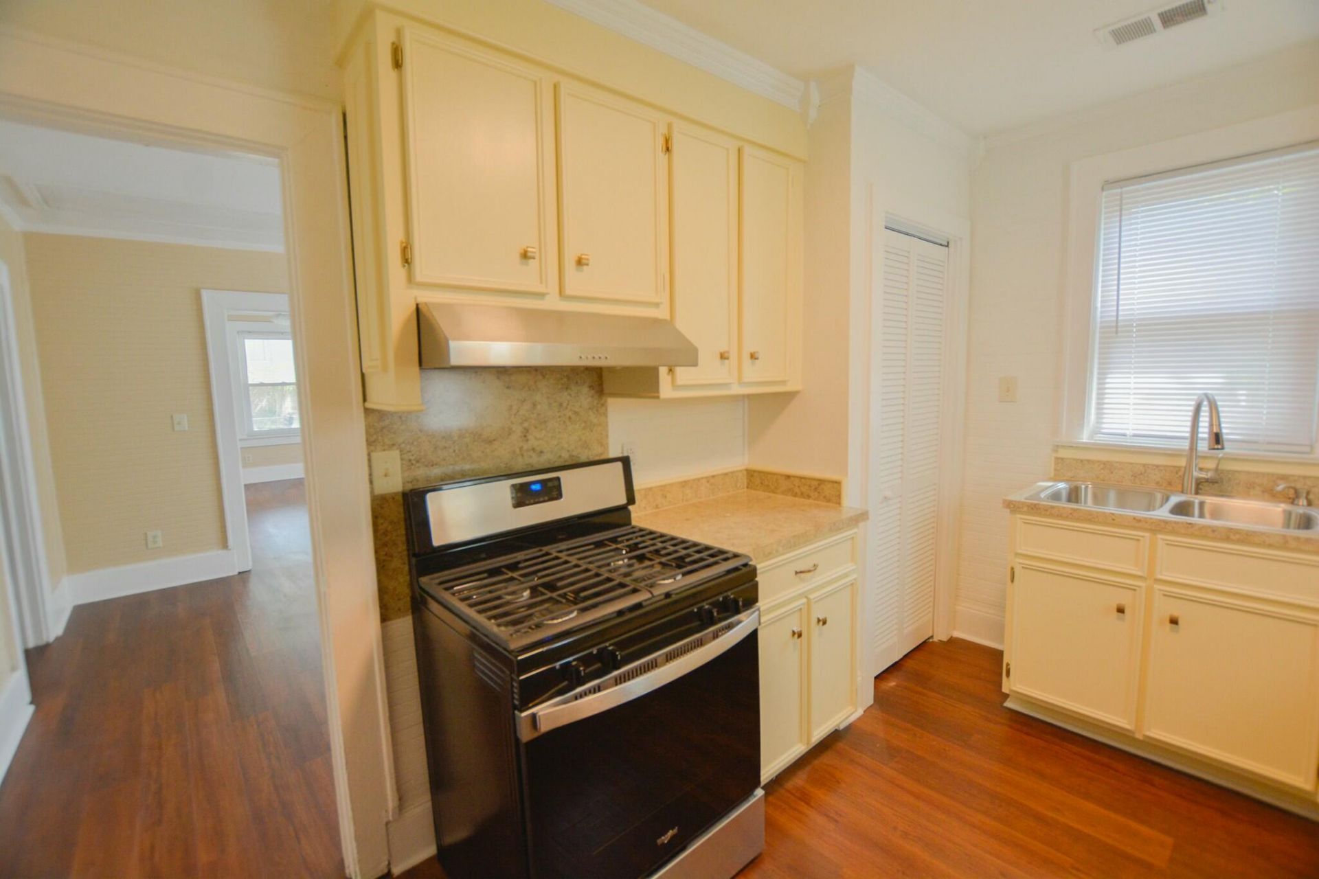 2041 Groveland Avenue Photo 9
