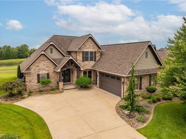 5850 Quarry Lake Drive SE, East Canton, OH 44730