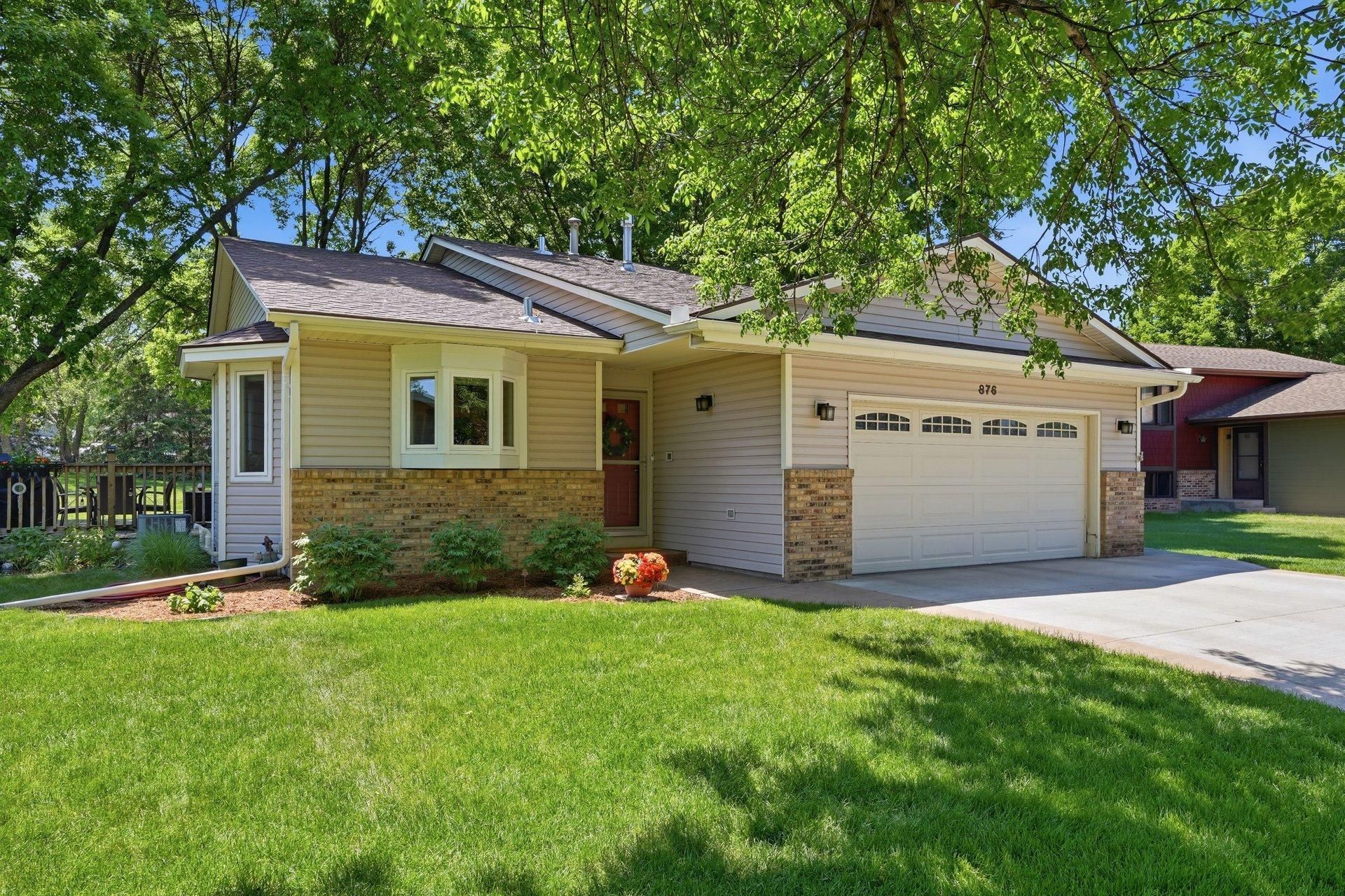 876 Curry Trail , Eagan, MN 55123