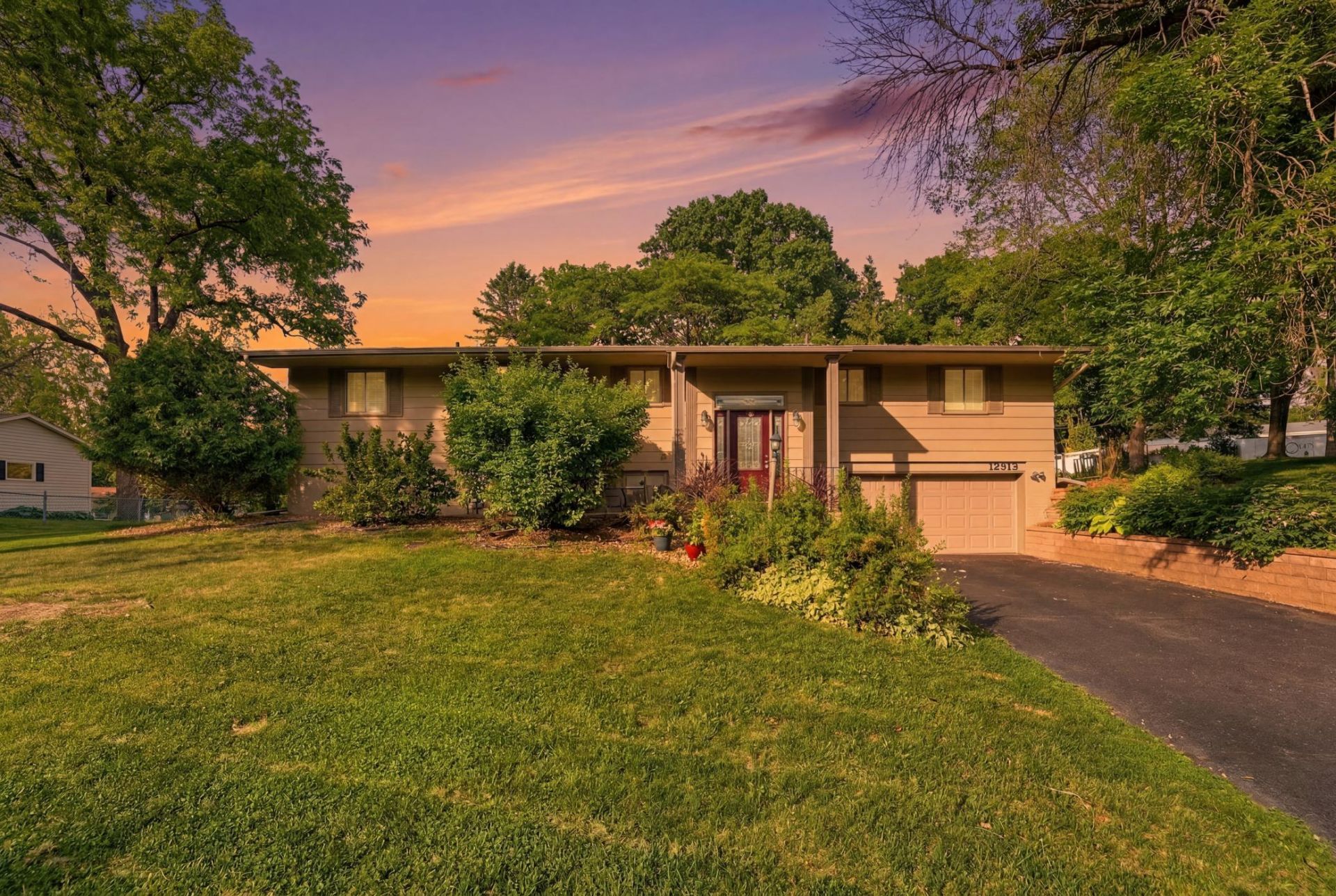 12913 Eagle Ridge Drive , Burnsville, MN 55337