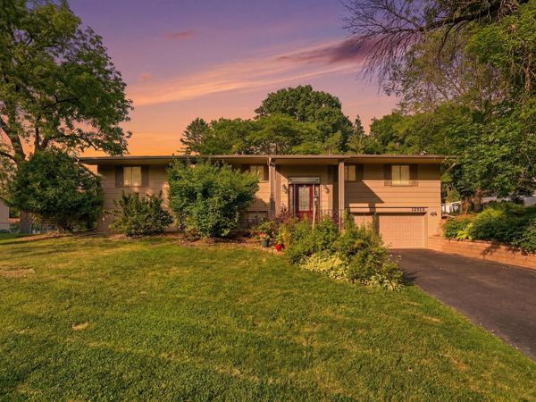 12913 Eagle Ridge Drive, Burnsville, MN 55337