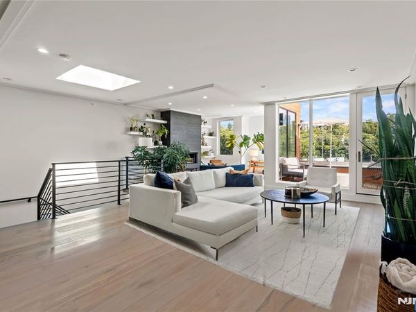 367 Park Avenue, WEEHAWKEN, NJ 07086