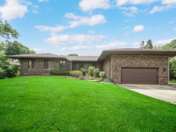3620 Douglas Road , Downers Grove, IL 60515