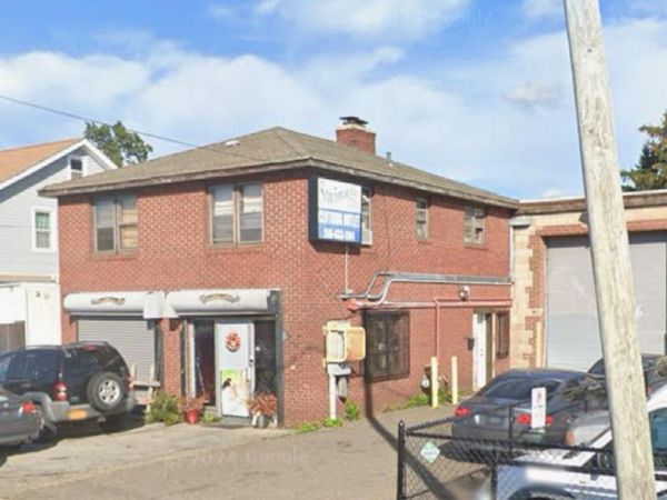 6 Midland Avenue , Hicksville, NY 11801