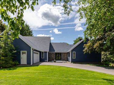 8220 Penstock , Manlius, NY 13104