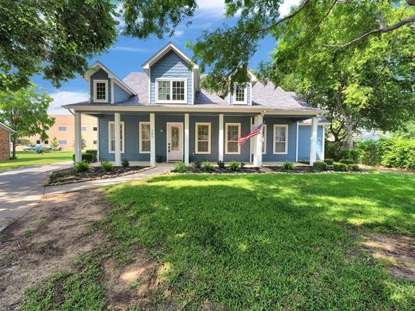 305 Main Street, Roanoke, TX 76262