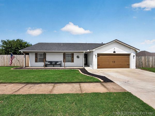 9812 N 105th East Avenue , Owasso, OK 74055