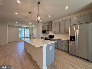 18000 ALICIA AVENUE, DUMFRIES, VA 22026