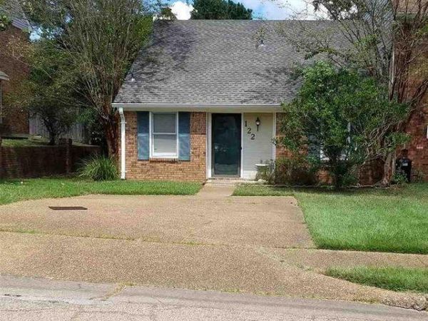122 Amberwood Drive, Clinton, MS 39056