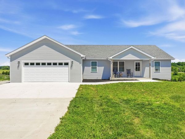 106 Creekside Drive, Heltonville, IN 47436