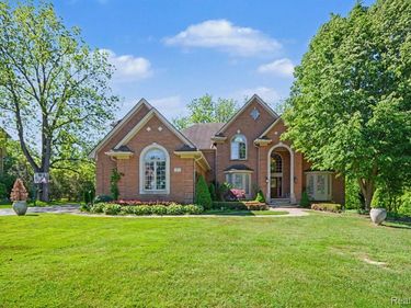109 W Knorrwood Drive, Oakland Twp, MI 48306