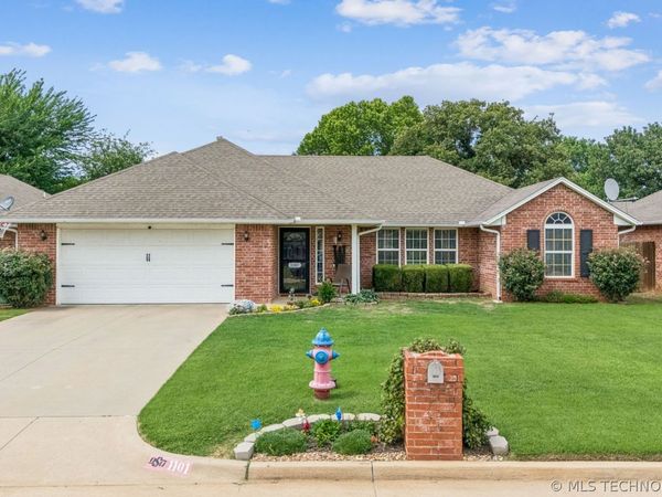 1101 Crozier Street , Perkins, OK 74059