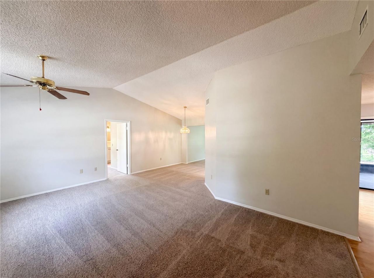 12620 Bay Hill Drive, Grand Island, FL 32735 Photo