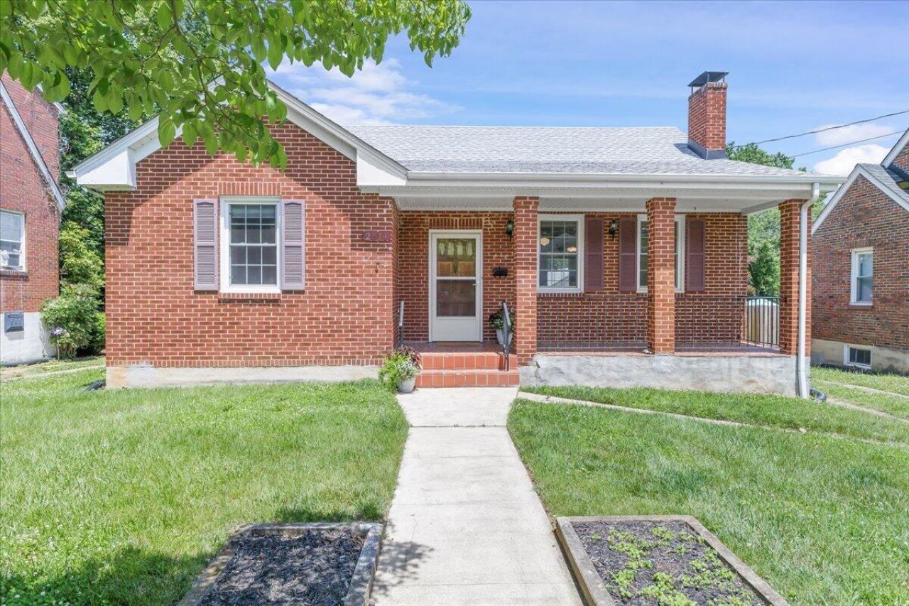 2514 Weaver Rd Sw, Roanoke, VA 24015 Main Photo