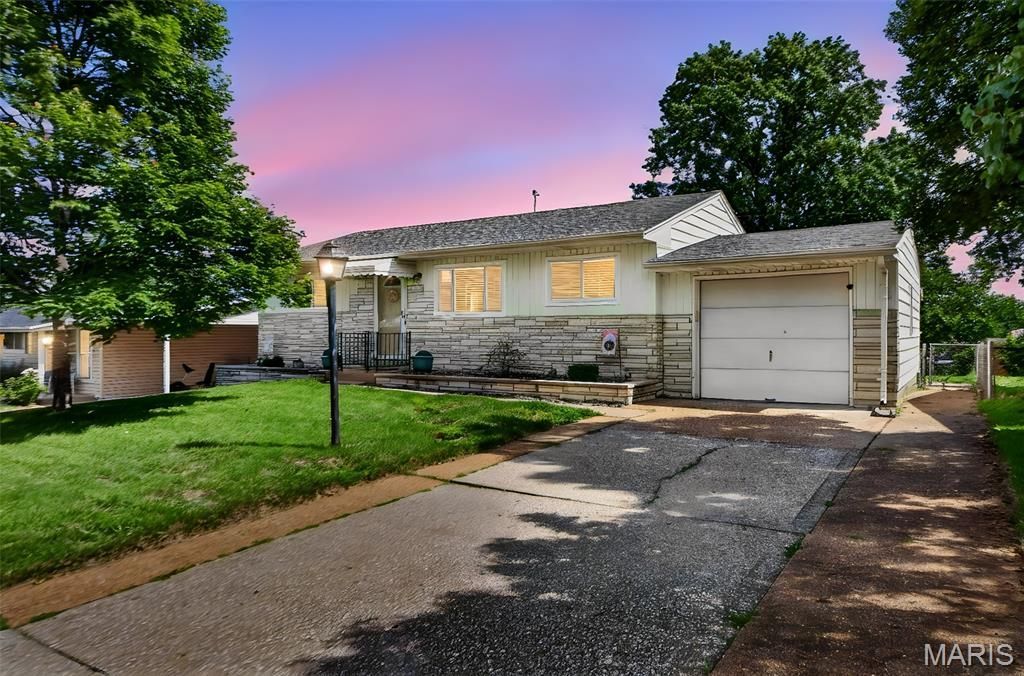 209 Freeman Drive , Mehlville, MO 63129 Main Photo