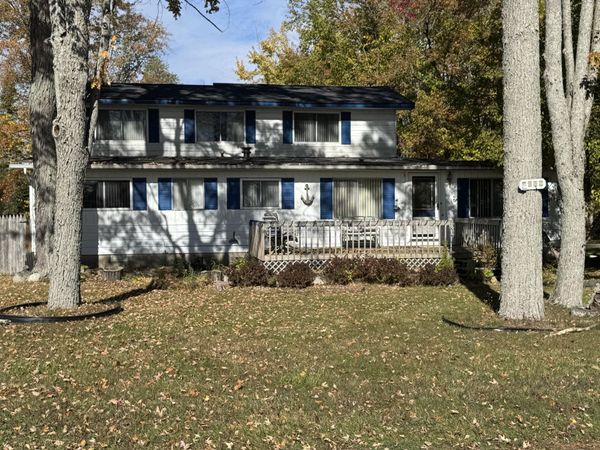 9394 E Houghton Lake Drive, Houghton Lake, MI 48629